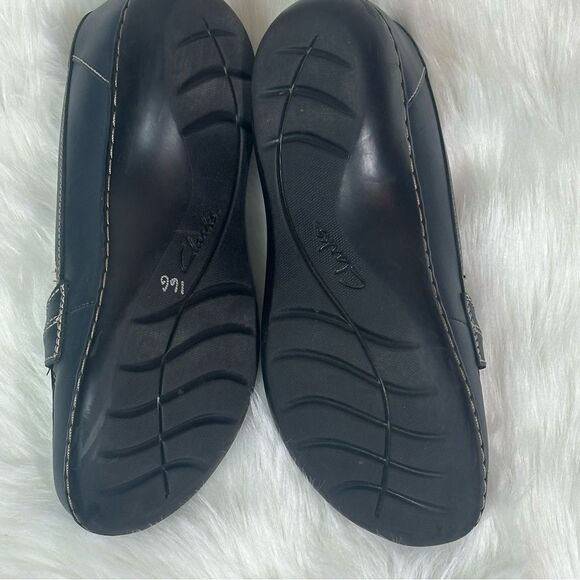 Clarks Black Loafers with Tassel Detail - Picture 7 of 9